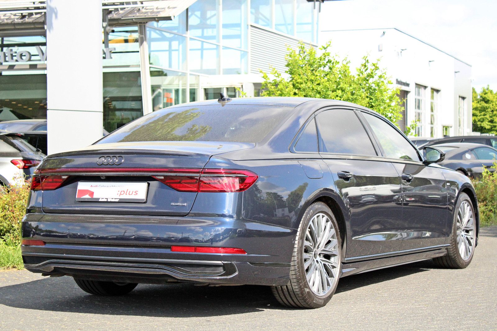 Audi A8 Lang 55TFSI S LINE BLACK - Samsaru's Car Outlet