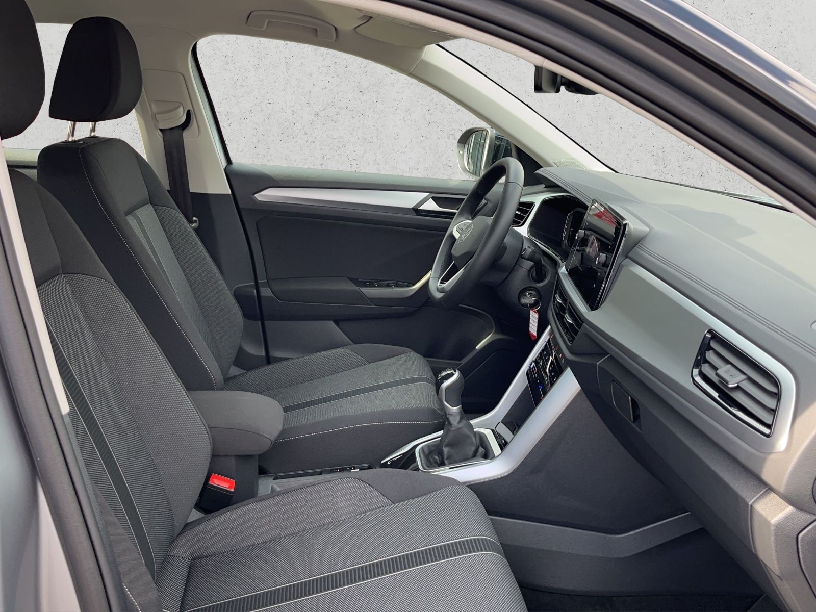 Volkswagen T-Roc 1.5 TSI Life - Samsaru's Car Outlet