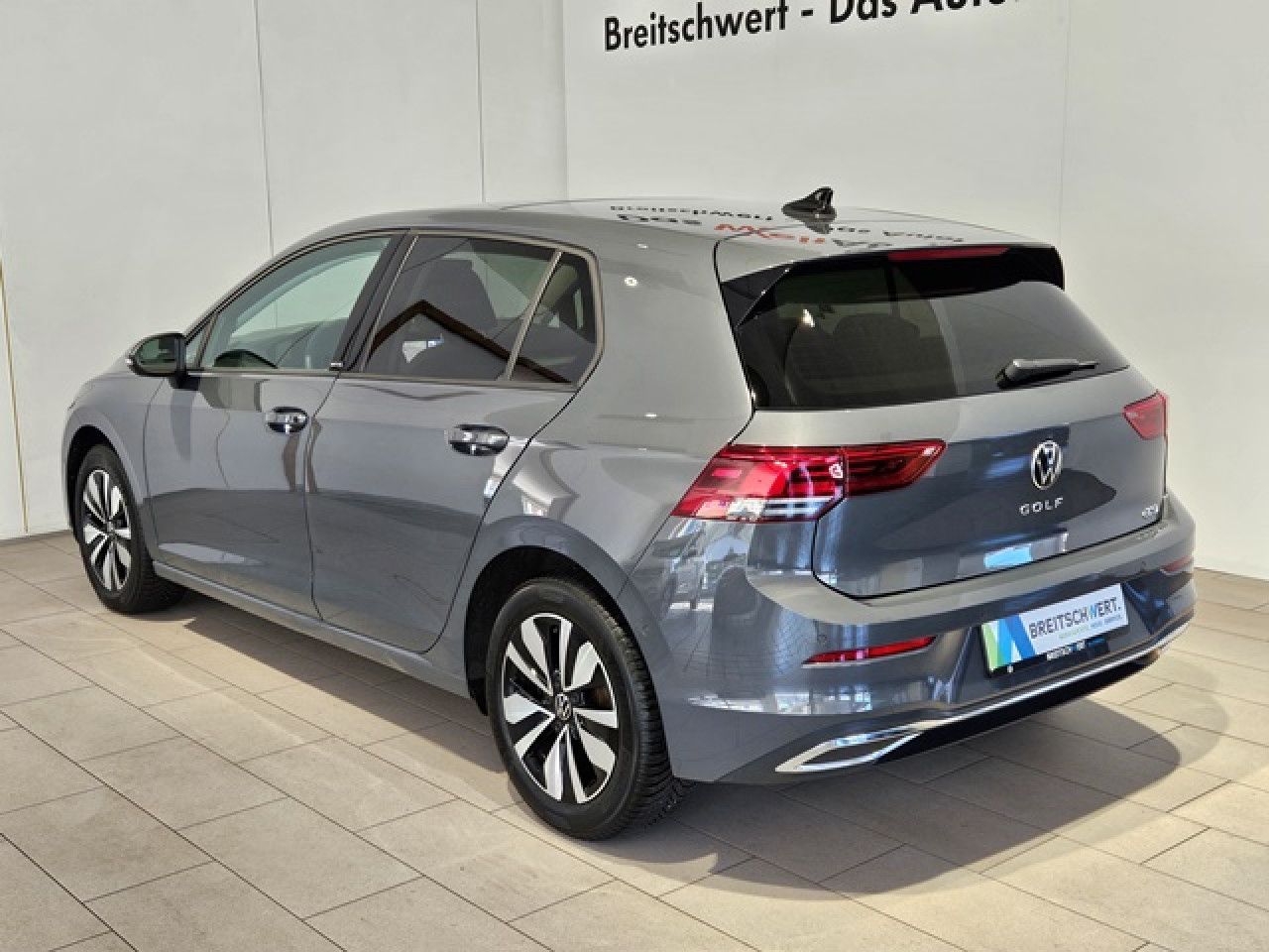 Volkswagen Golf 1.5 eTSI Move DSG - Samsaru's Car Outlet