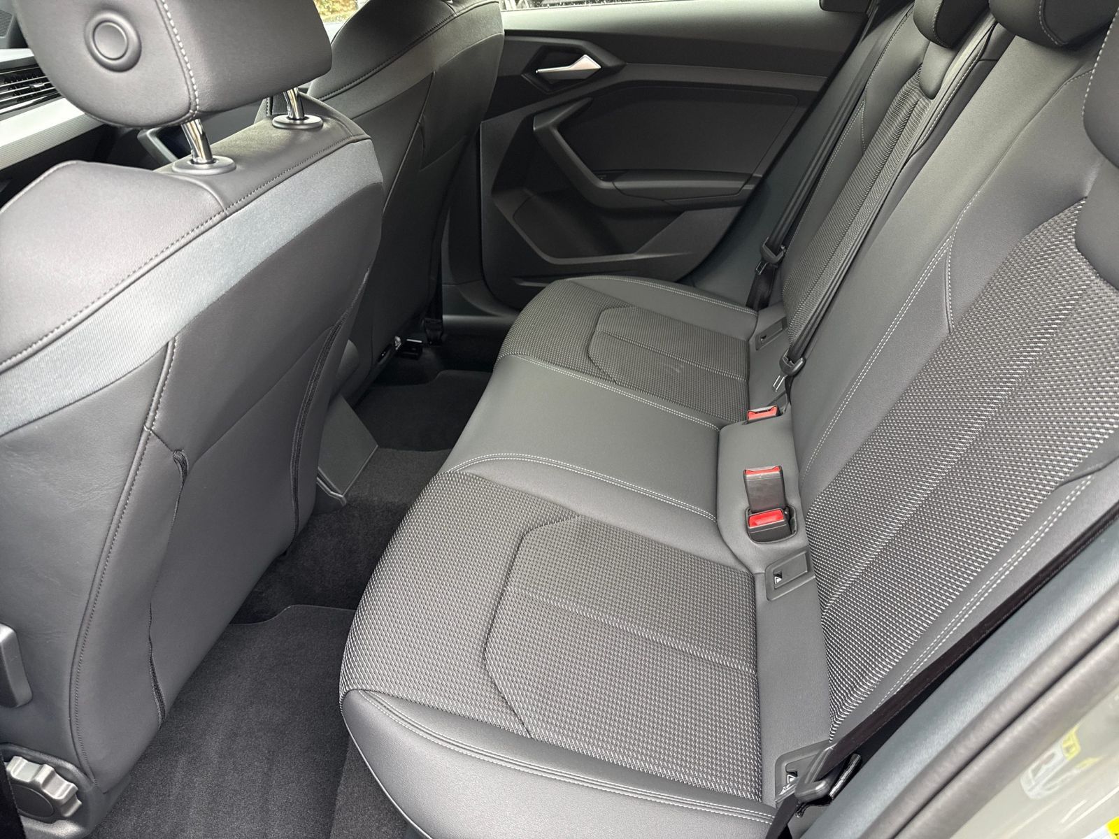 Audi A1 Sportback 35 1.5 TFSI S line DSG, RFK, NAVI
