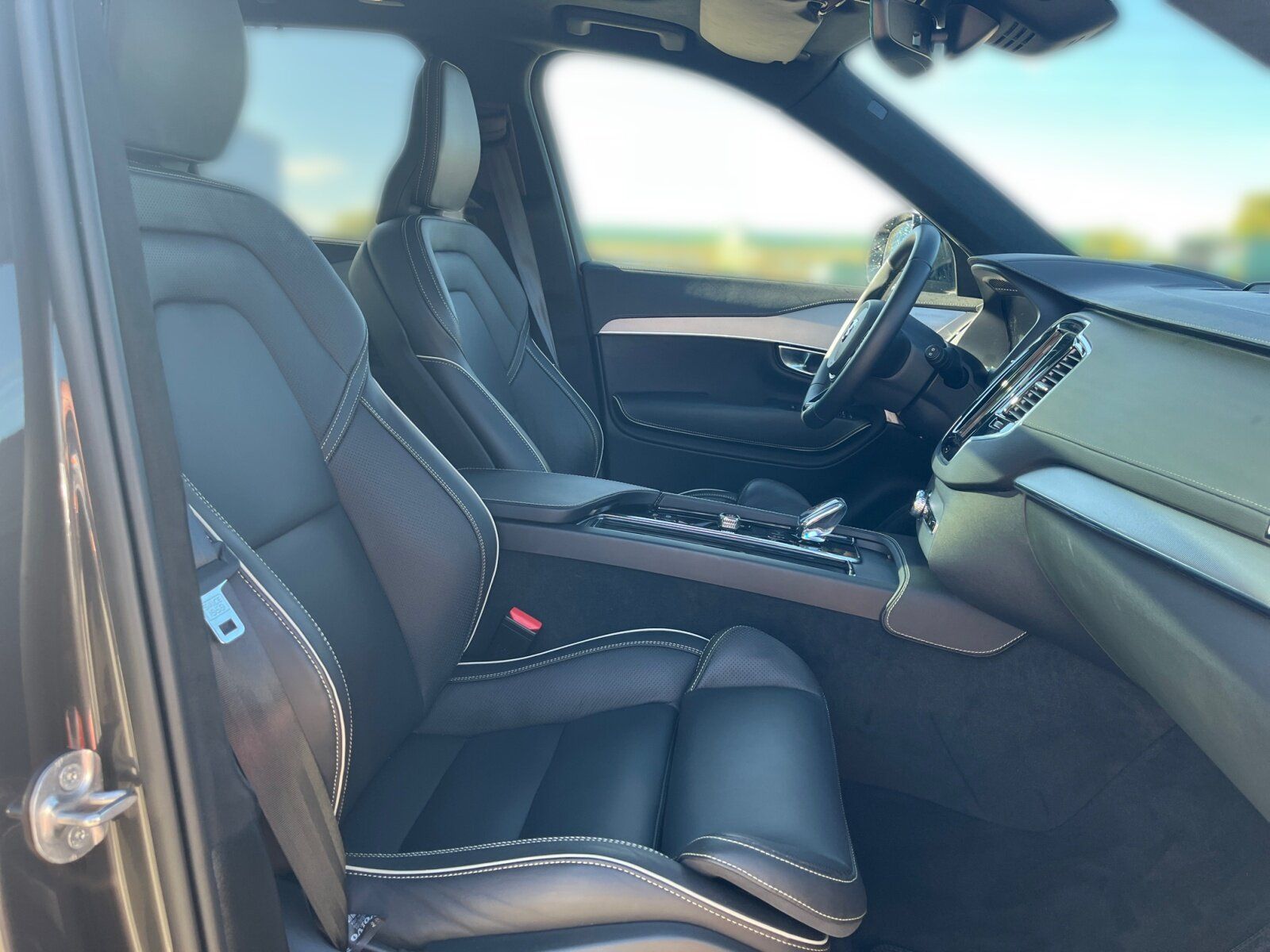 Volvo XC 90 T8 AWD Ultimate Dark AHK+NAVI+360°RFK+TEM