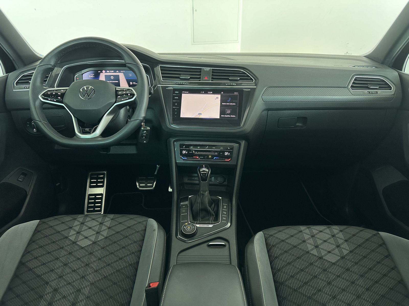 Volkswagen Tiguan R-Line 4M - Samsaru's Car Outlet
