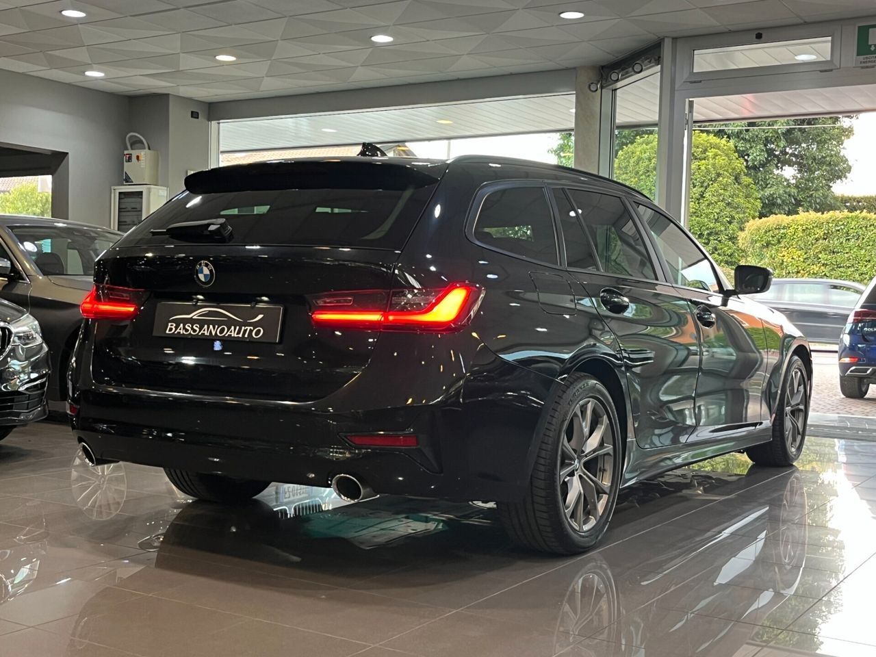 BMW 320d Touring xDrive Business - Samsaru's Car Outlet