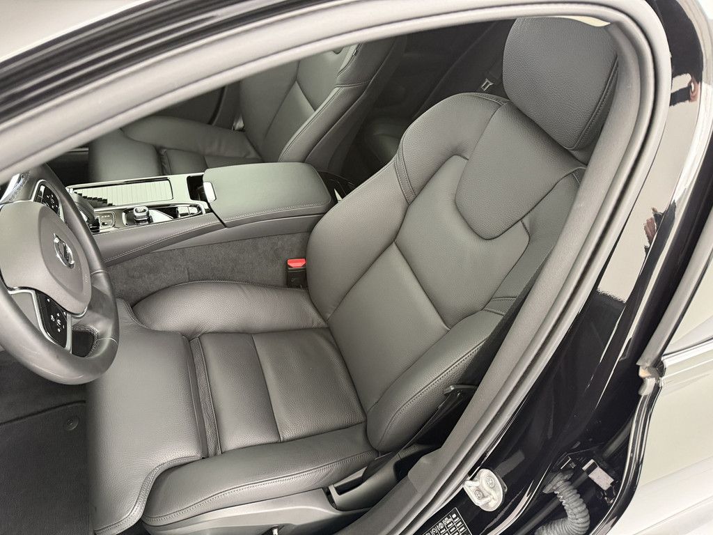 Volvo V60 T6 Plus Dark Recharge Plug-In Hybrid AWD LED