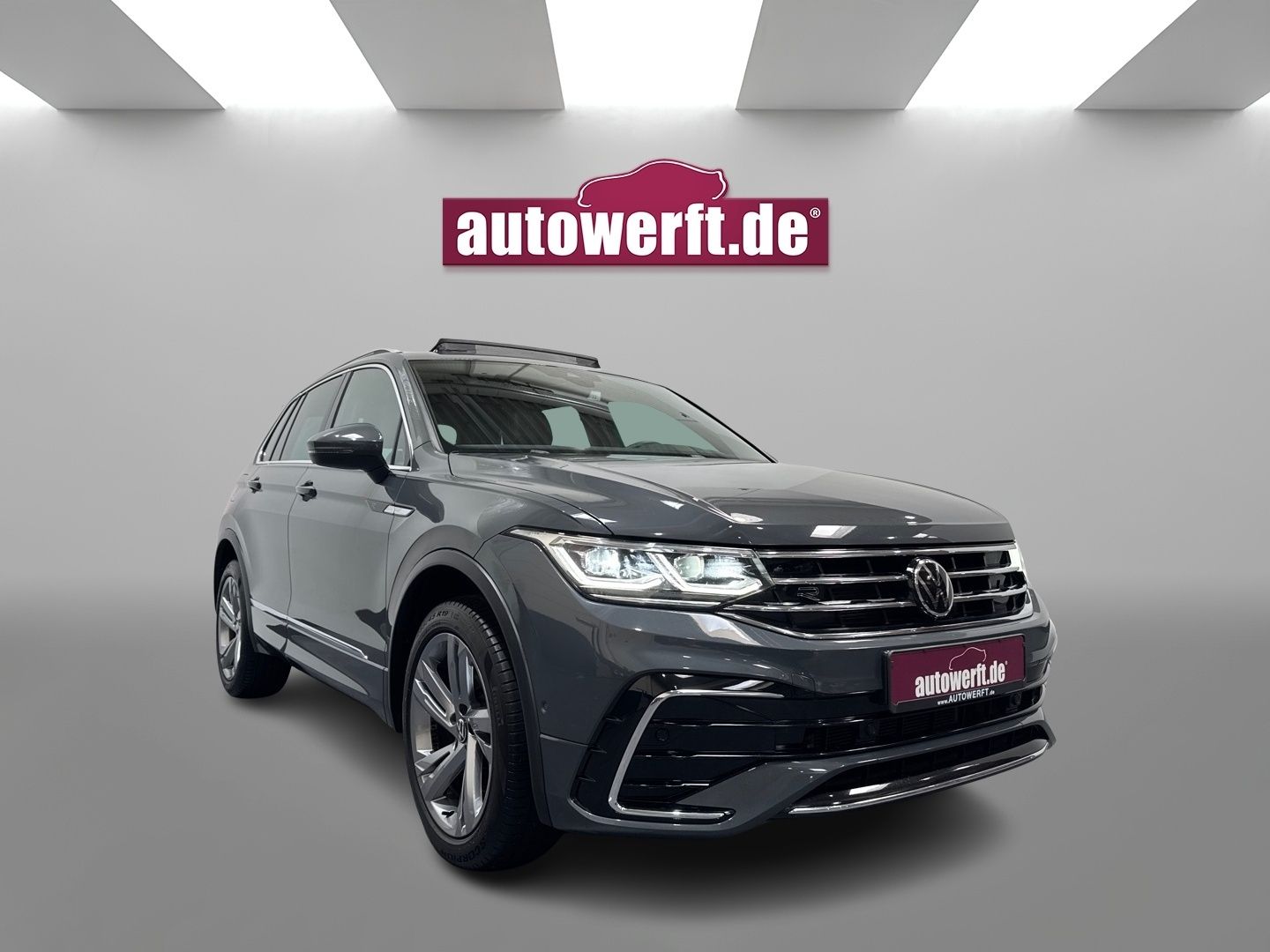 Volkswagen Tiguan 2.0 TDI 4M DSG R LINE PANO AHK MATRIX CAM