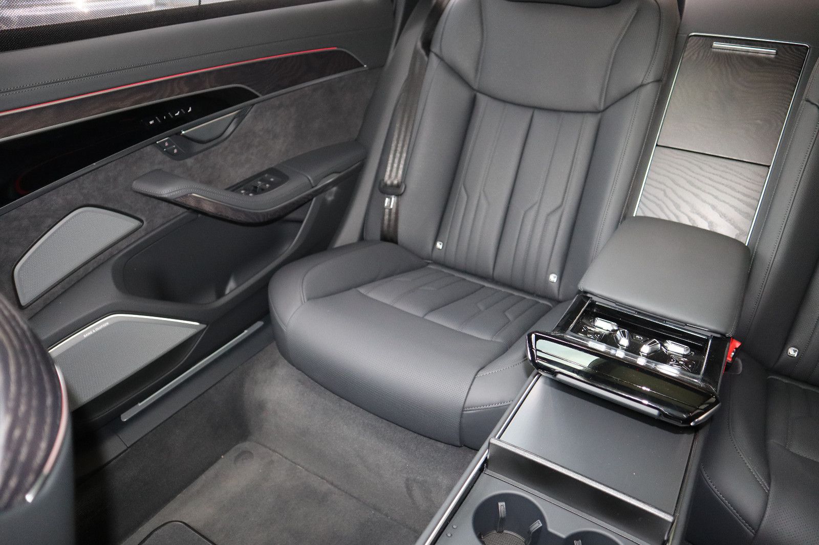 Audi A8L 60 TFSI e lang exclusive S-LINE - Samsaru's Car Outlet