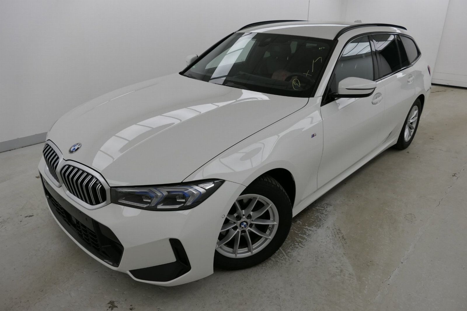 BMW 320d Touring M-Sport - Samsaru's Car Outlet