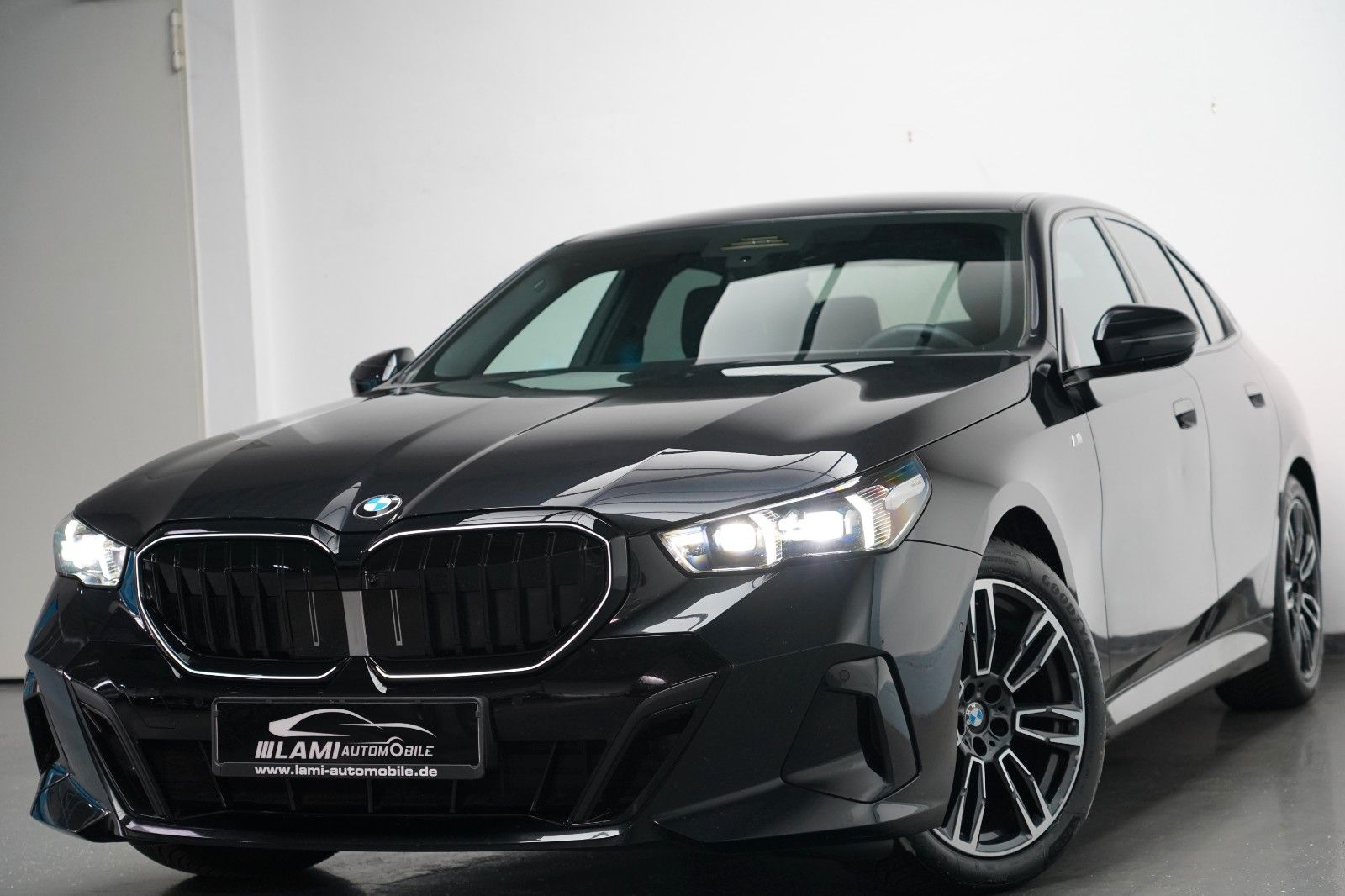 BMW 520d xDrive M Sport ICONIC 360 H&K HEADUP MEMORY