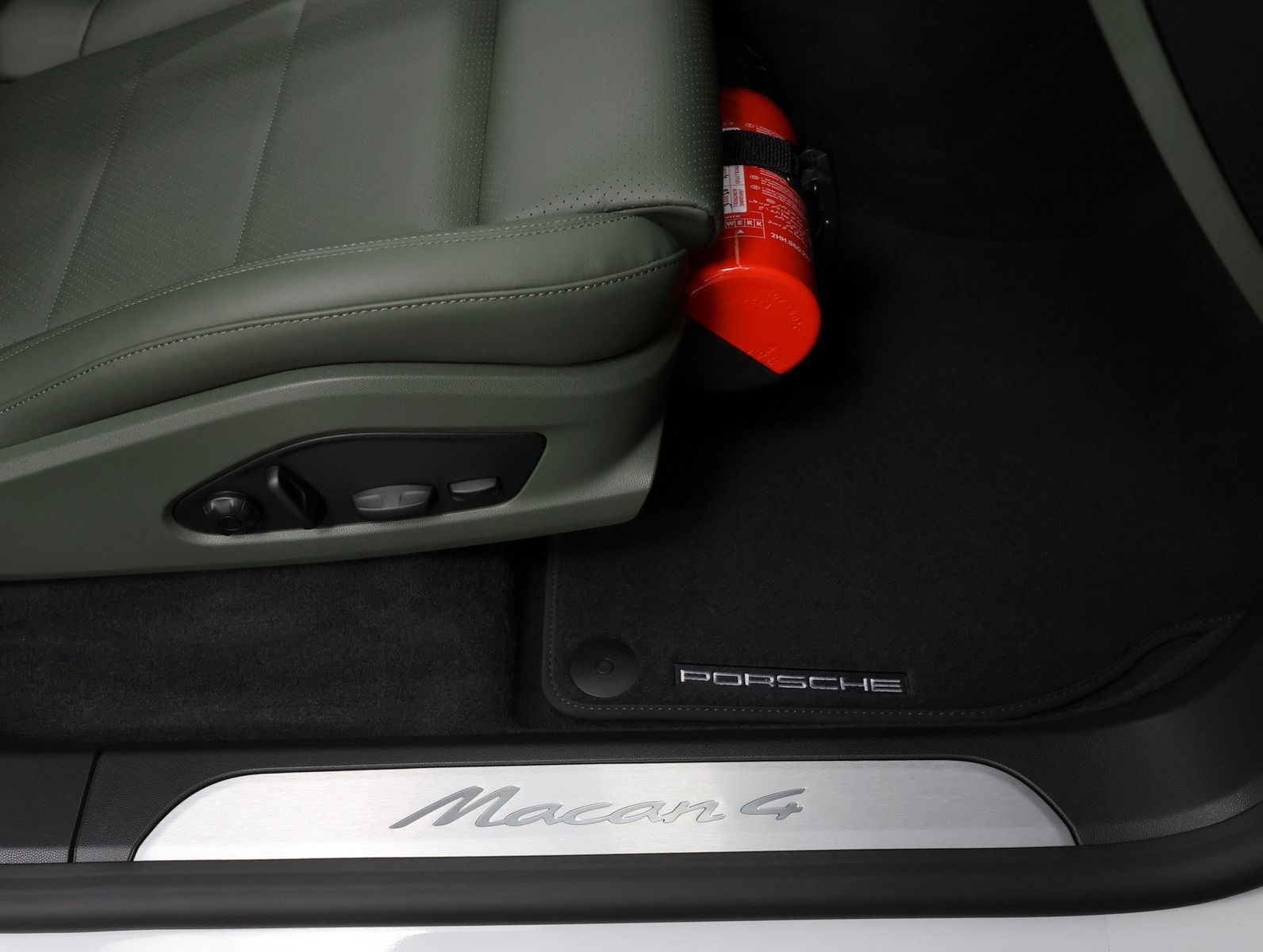 Porsche Macan Electric 4