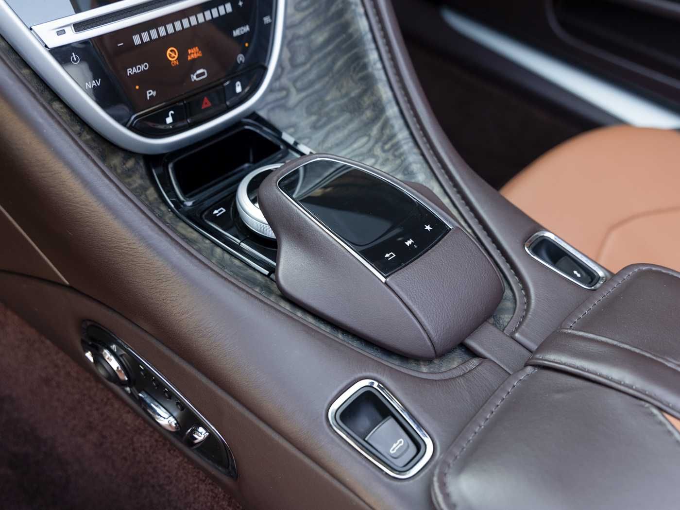 Aston Martin DBS Superleggera Volante -Berwick Bronze-