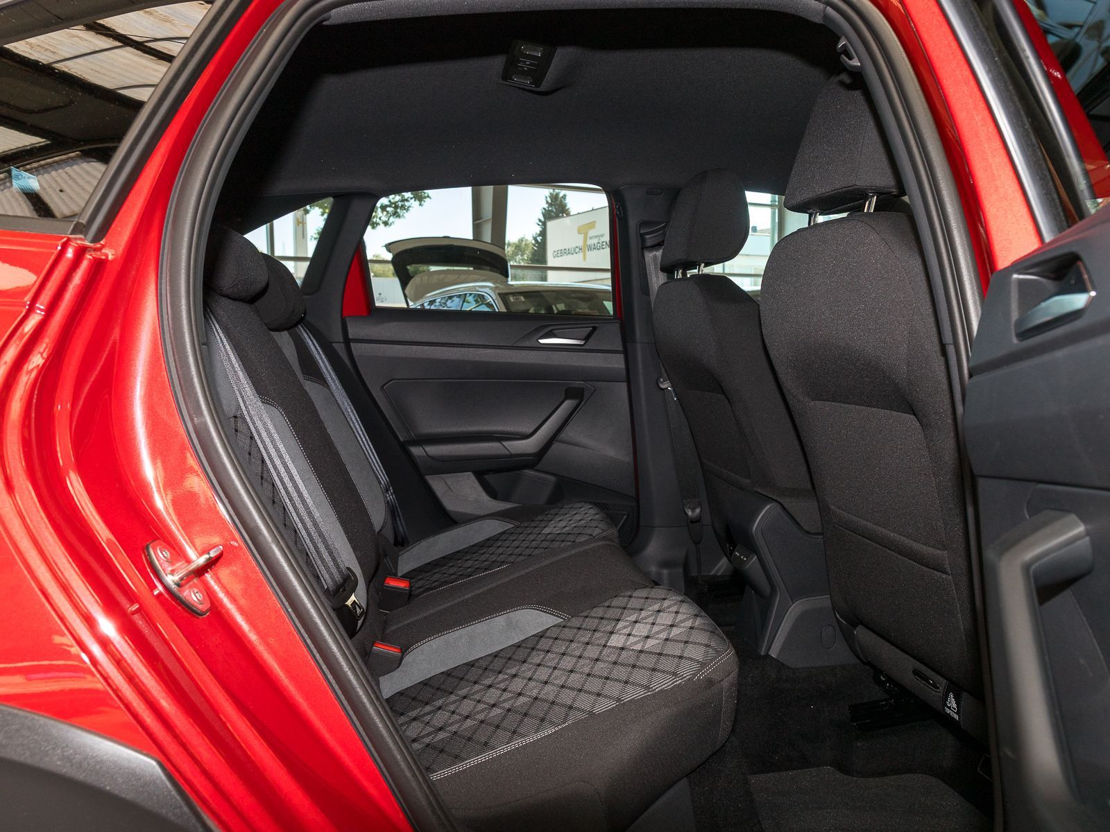 Volkswagen Taigo 1.0 TSI DSG R-LINE - Samsaru's Car Outlet