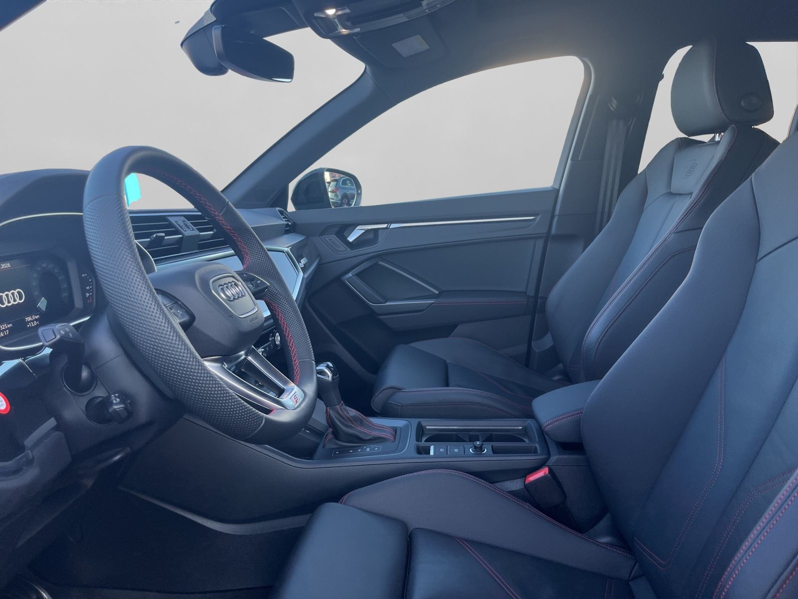 Audi Q3 35 TDI S-LINE+NAVI+LED+AHK+PANO