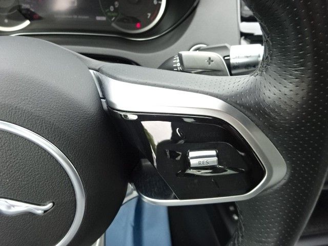 Jaguar E-Pace P300e R-DYNAMIC AWD Panorama