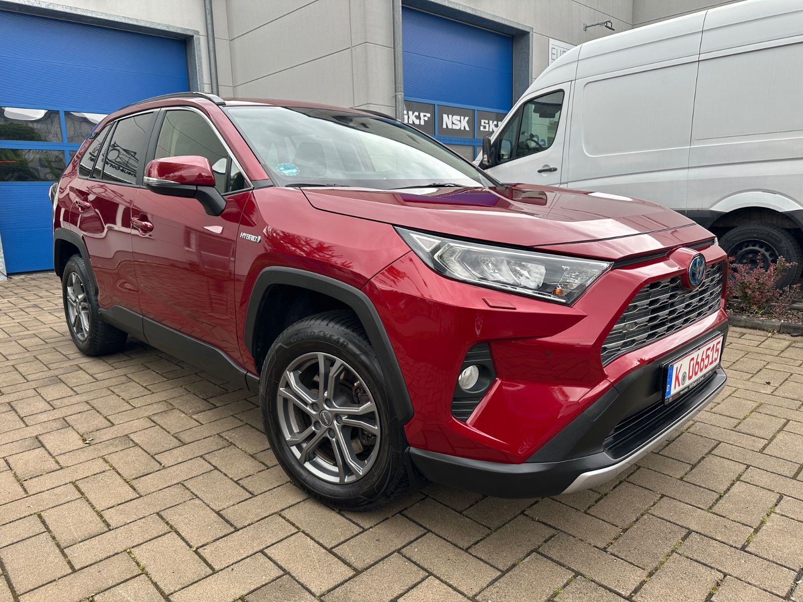 Toyota RAV 4 2.5 Hybrid 4x4 - Samsaru's Car Outlet