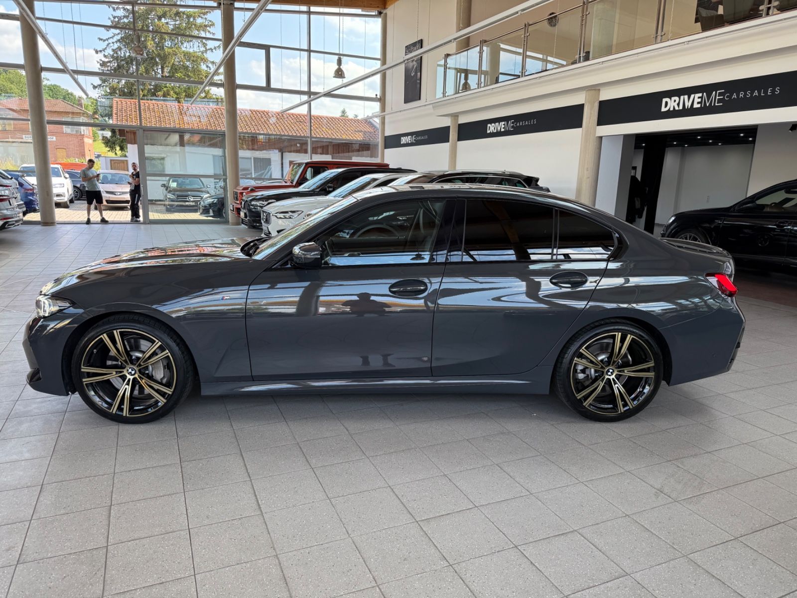 BMW 3 Lim. 330 i M Sport - Samsaru's Car Outlet