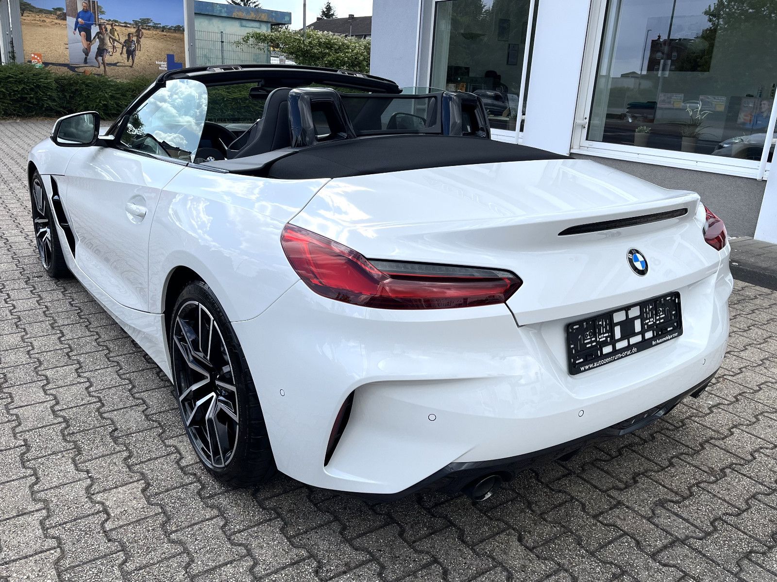 BMW Z4 sDrive20i M Sport - Samsaru's Car Outlet