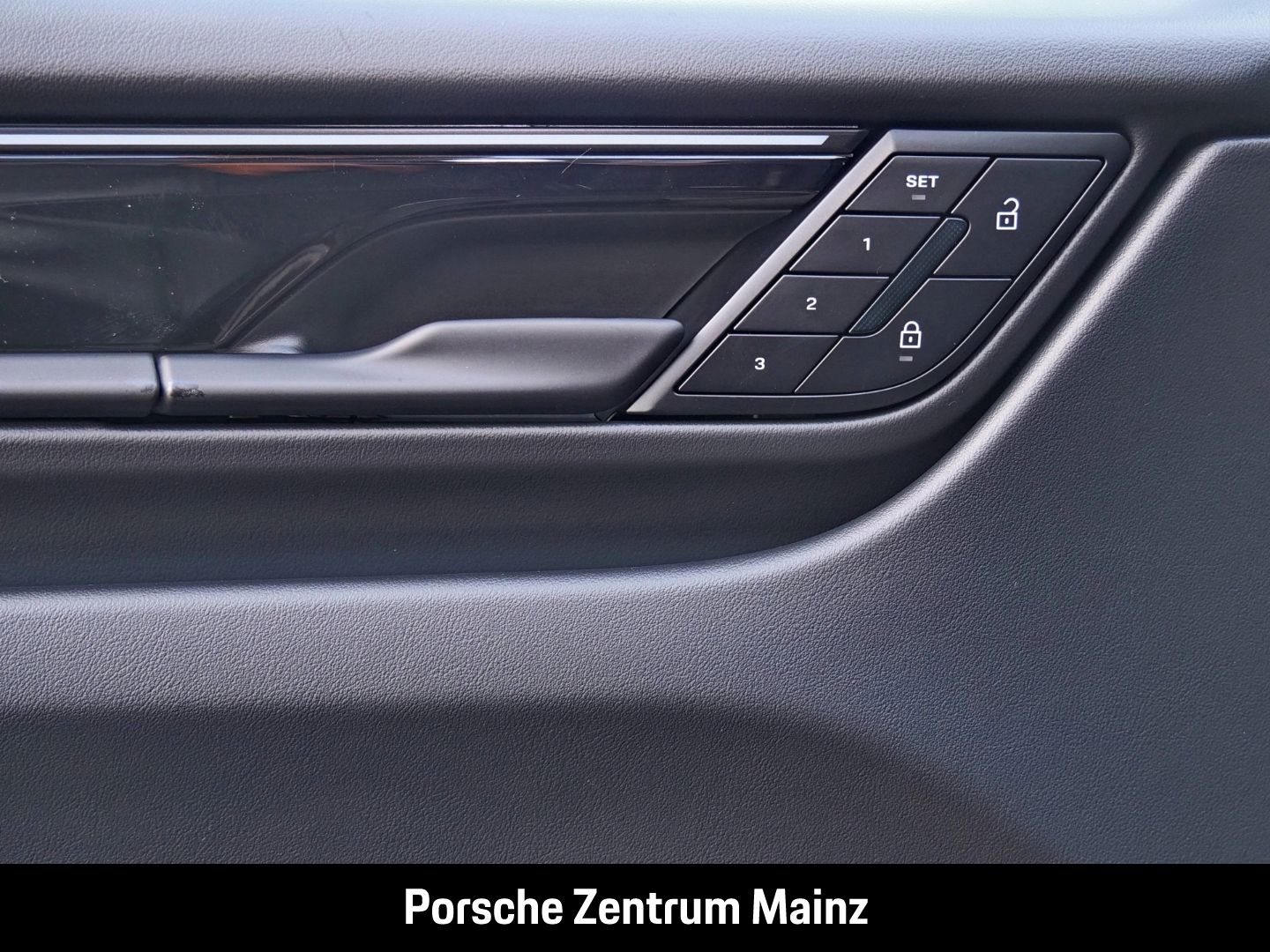 Porsche Macan 4 LED-Matrix Abstandstempomat Luftfederung