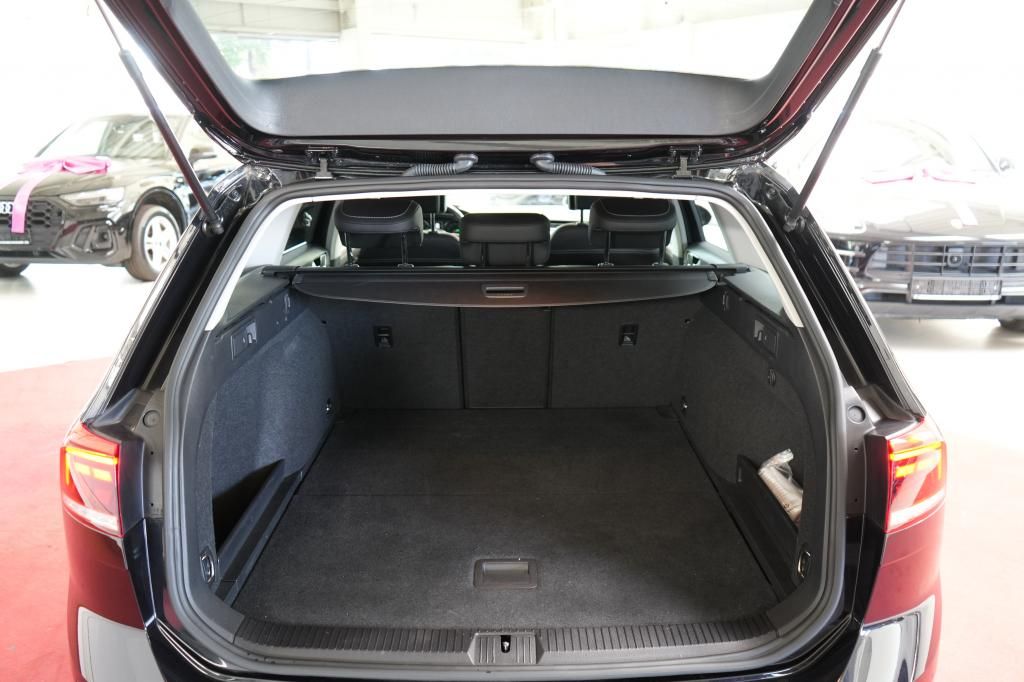 Volkswagen Passat Variant 1.5 TSI DSG Elegance - Samsaru's Car Outlet