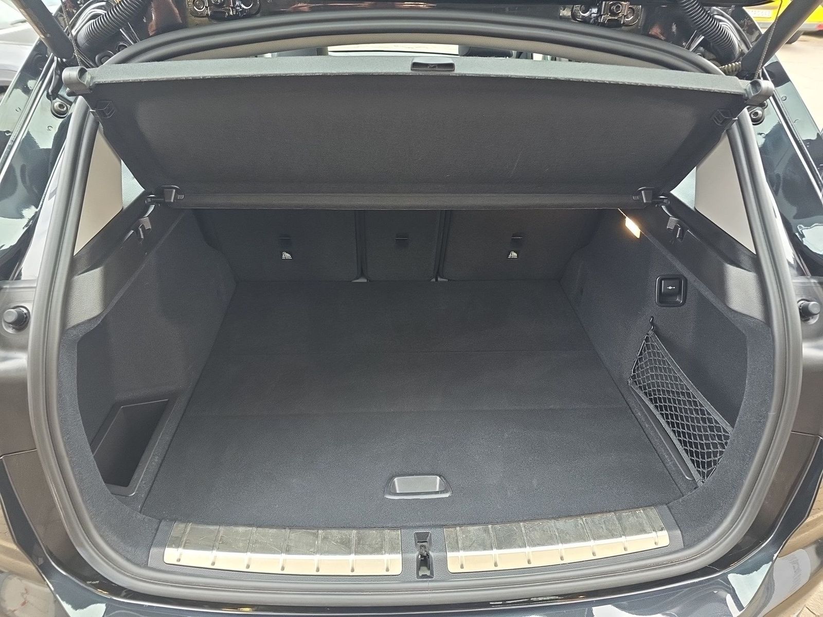 BMW X1 xDrive18d M-Le - Samsaru's Car Outlet