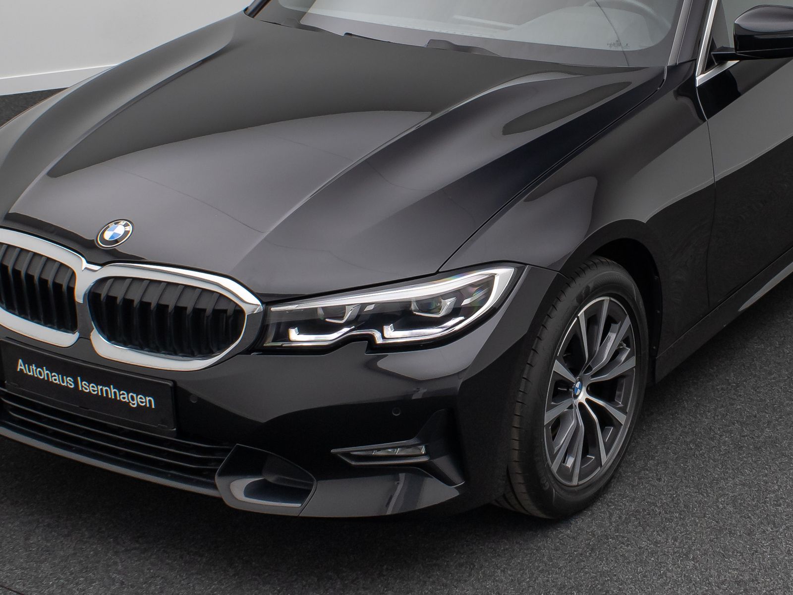 BMW 320d Sport Line - Samsaru's Car Outlet