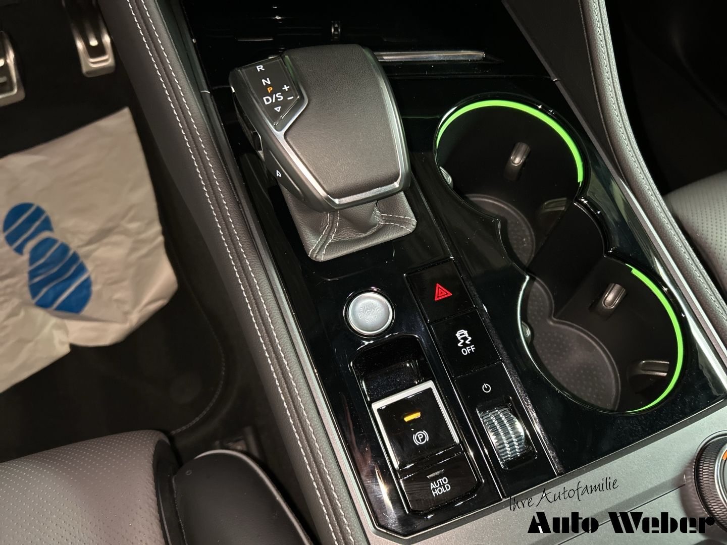 Volkswagen Touareg V6 4Motion R-Line - Samsaru's Car Outlet
