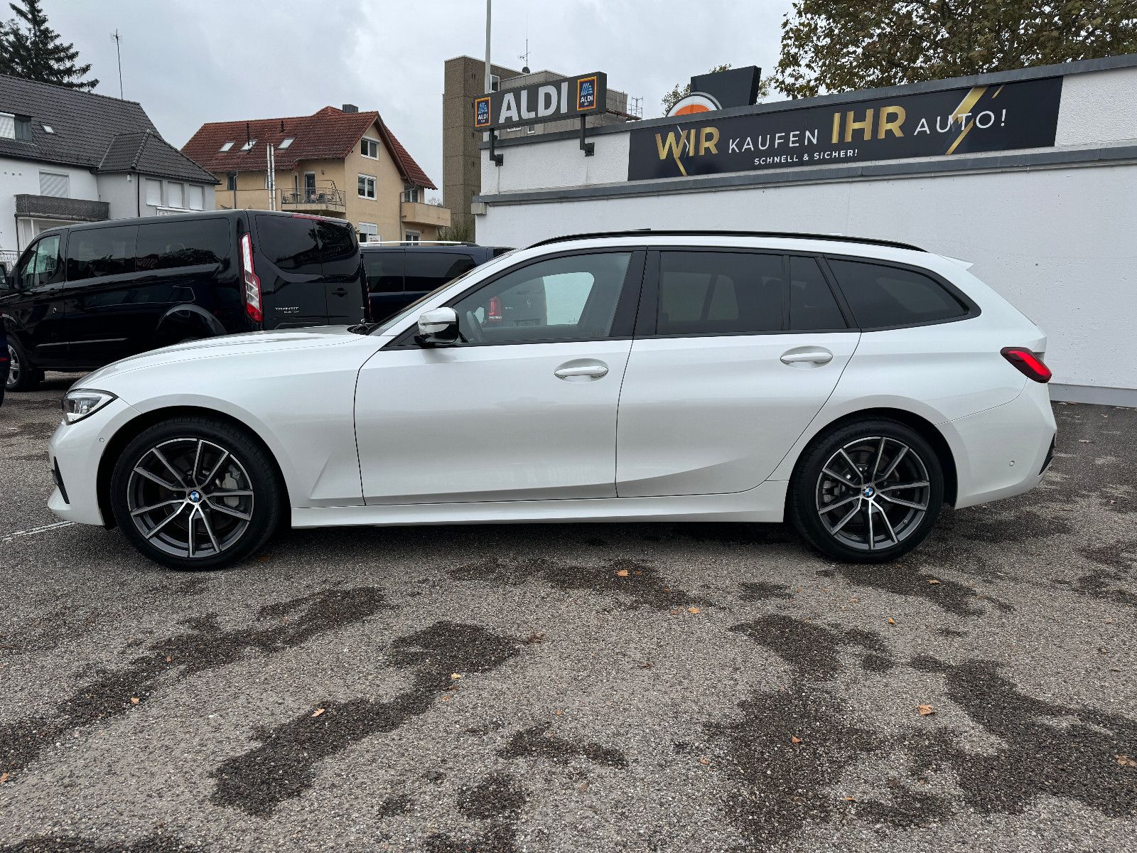 BMW 330 i xDrive Aut. - Samsaru's Car Outlet