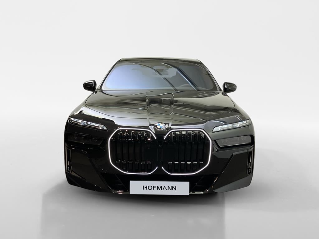 BMW 740d xDr M Sport Pro SkyLounge+TheatreScreen+AHK