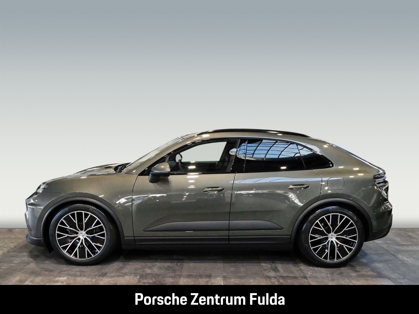 Porsche Macan 4 - Samsaru's Car Outlet