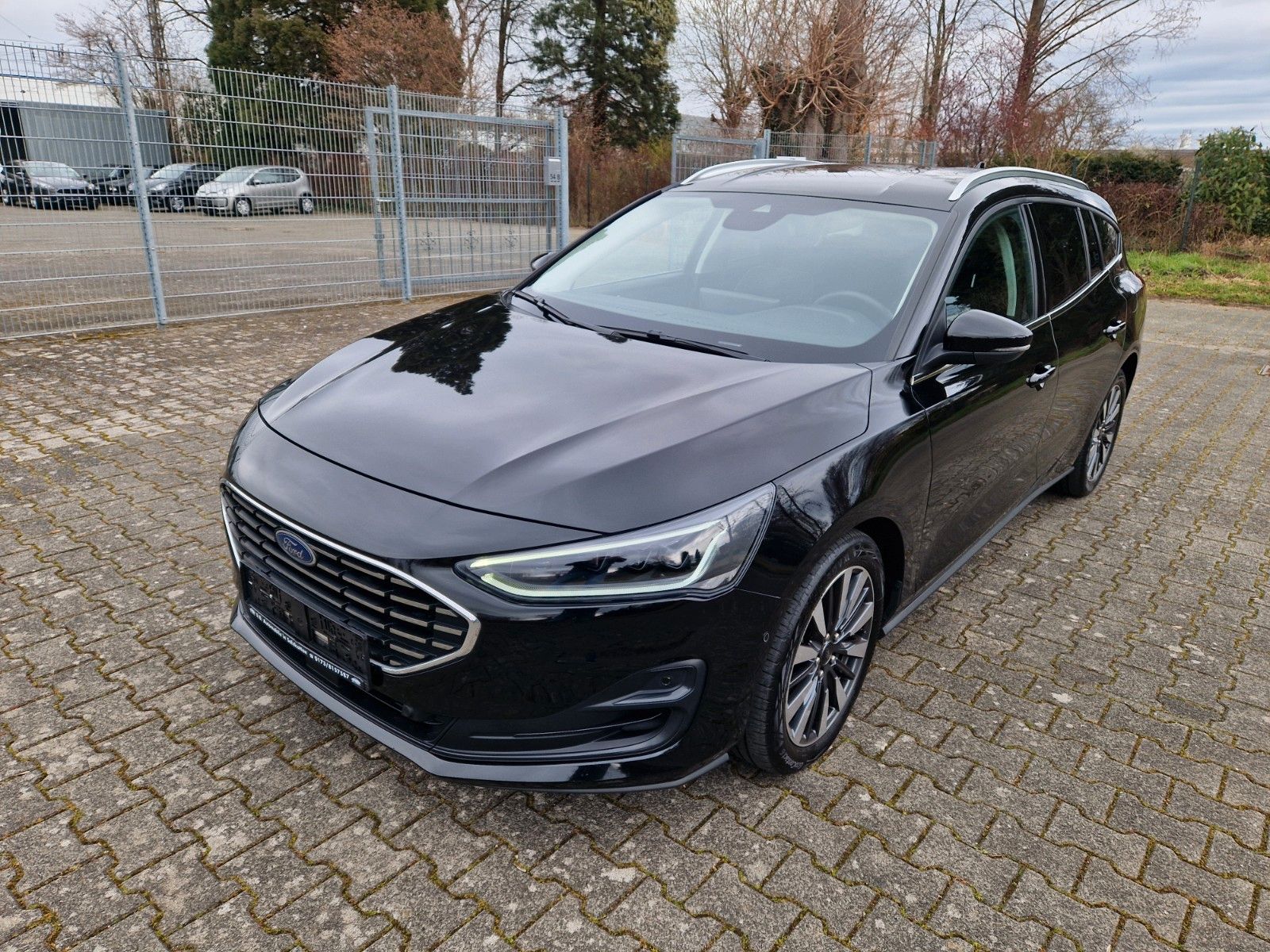 Ford Focus Tun.Titanium 1.Hd Aut. LED AHK NAVI Rf ACC