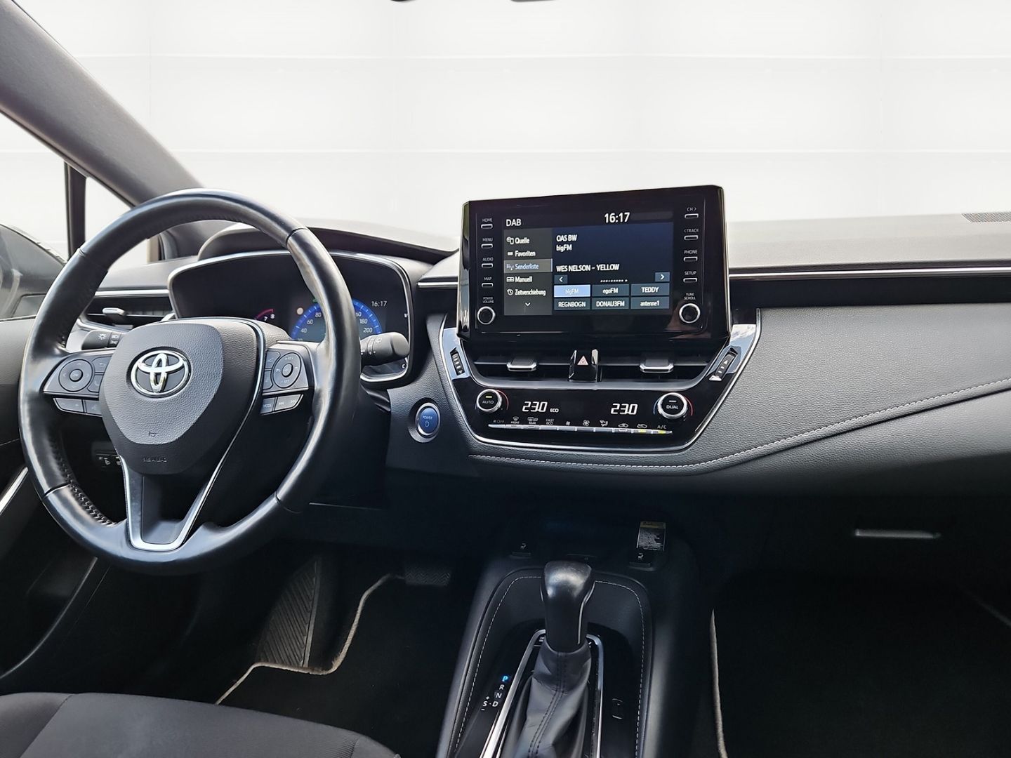 Toyota Corolla 2.0 Hybrid Club - Samsaru's Car Outlet