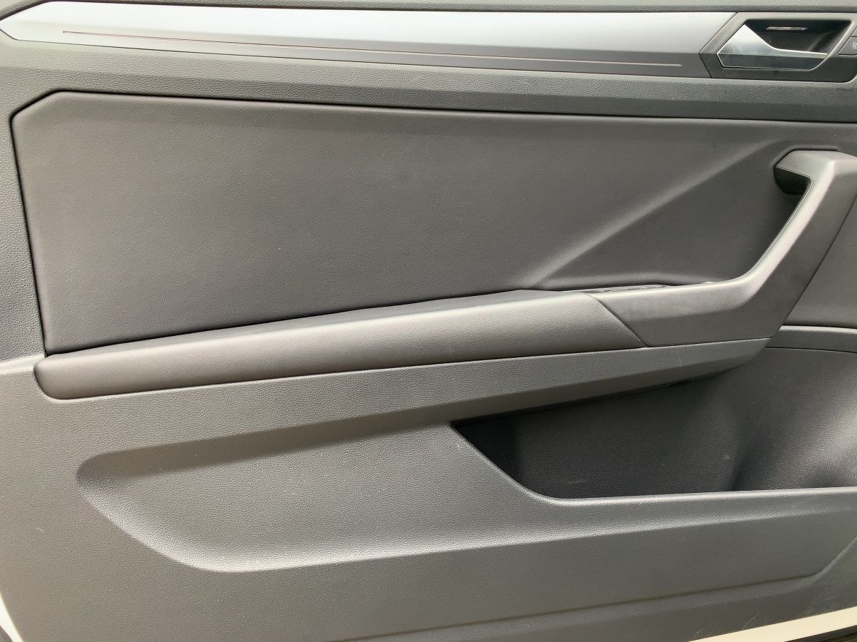Volkswagen T-Roc 1.5 TSI R-LINE - Samsaru's Car Outlet