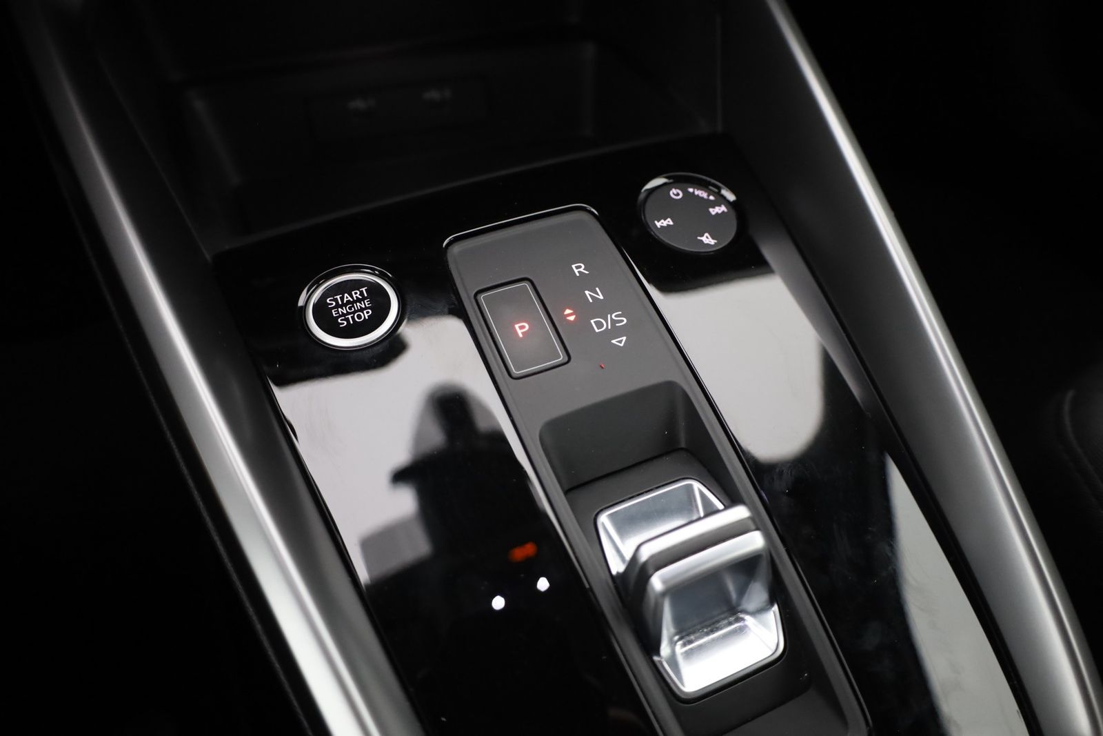 Audi A3 35 TDI S-Tronic Limousine LED Navi AHK Tempo