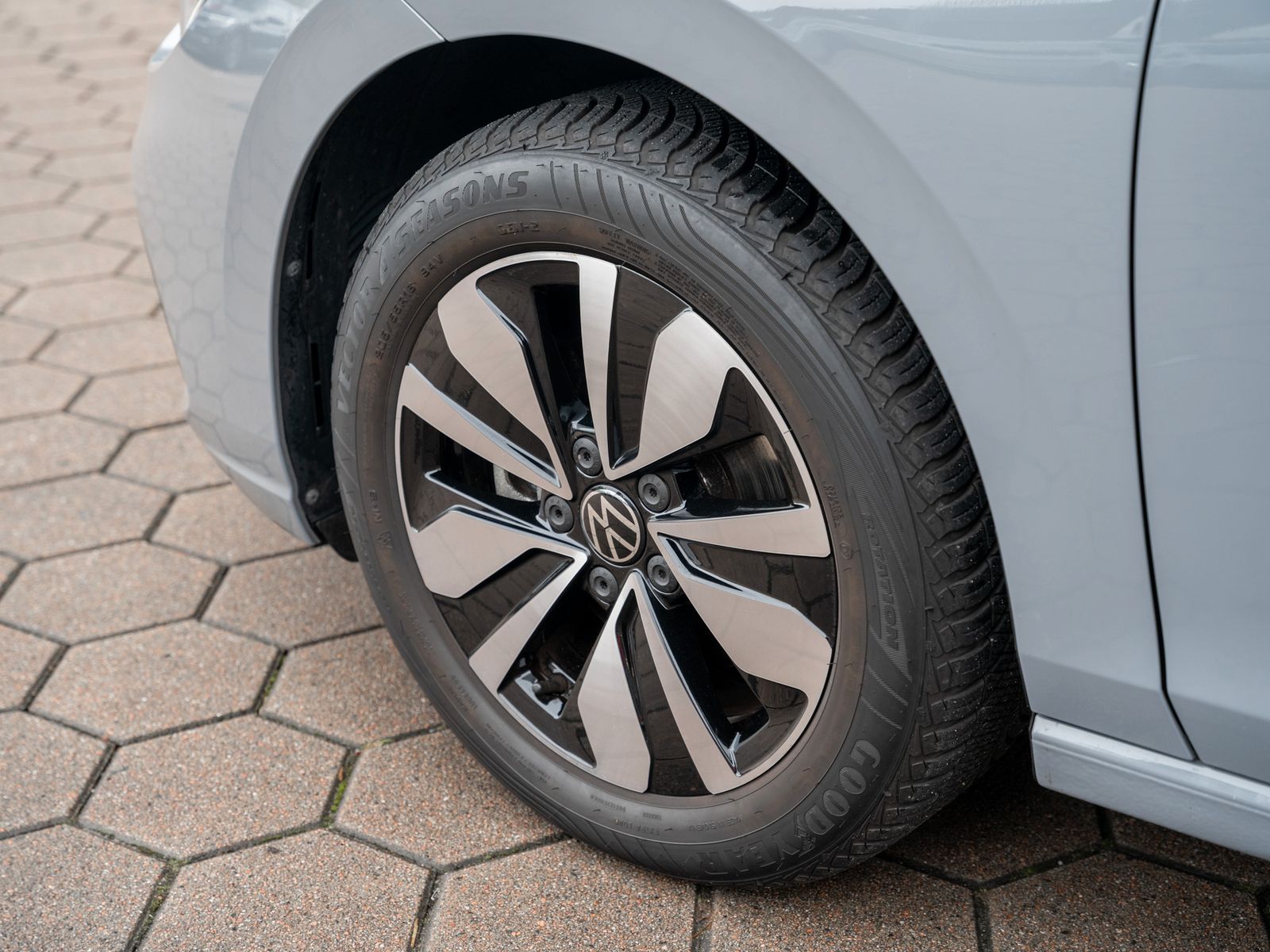 Volkswagen Golf Variant MOVE 1.0 Life - Samsaru's Car Outlet