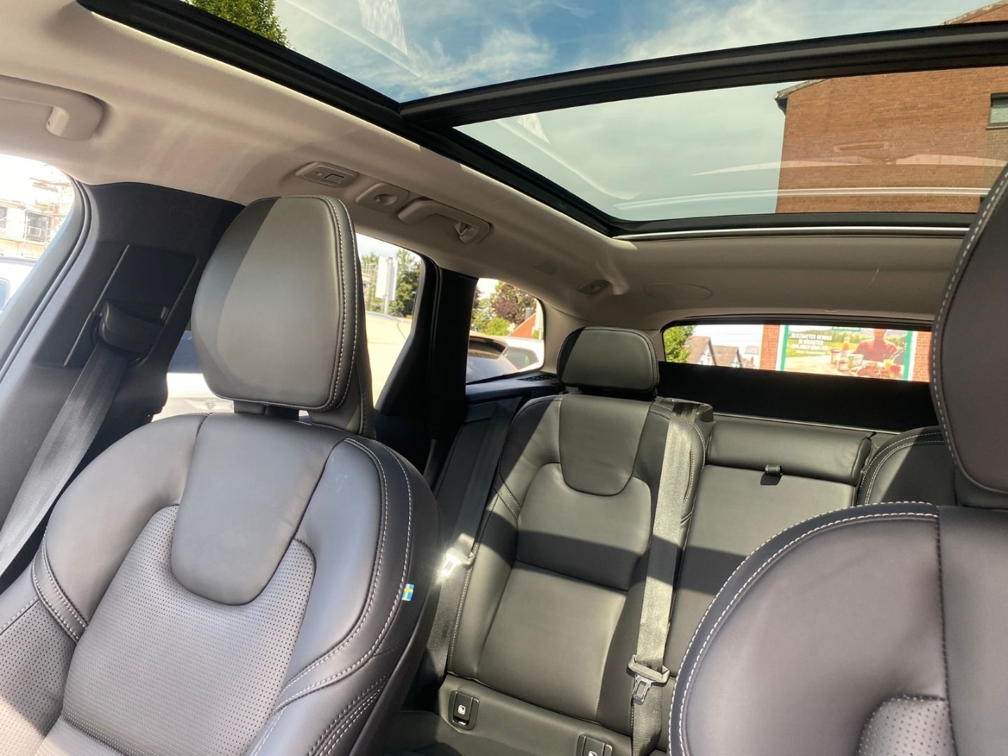 Volvo XC60 T8 Ultra Dark Plug-In Hybrid AHK Pano 360 A