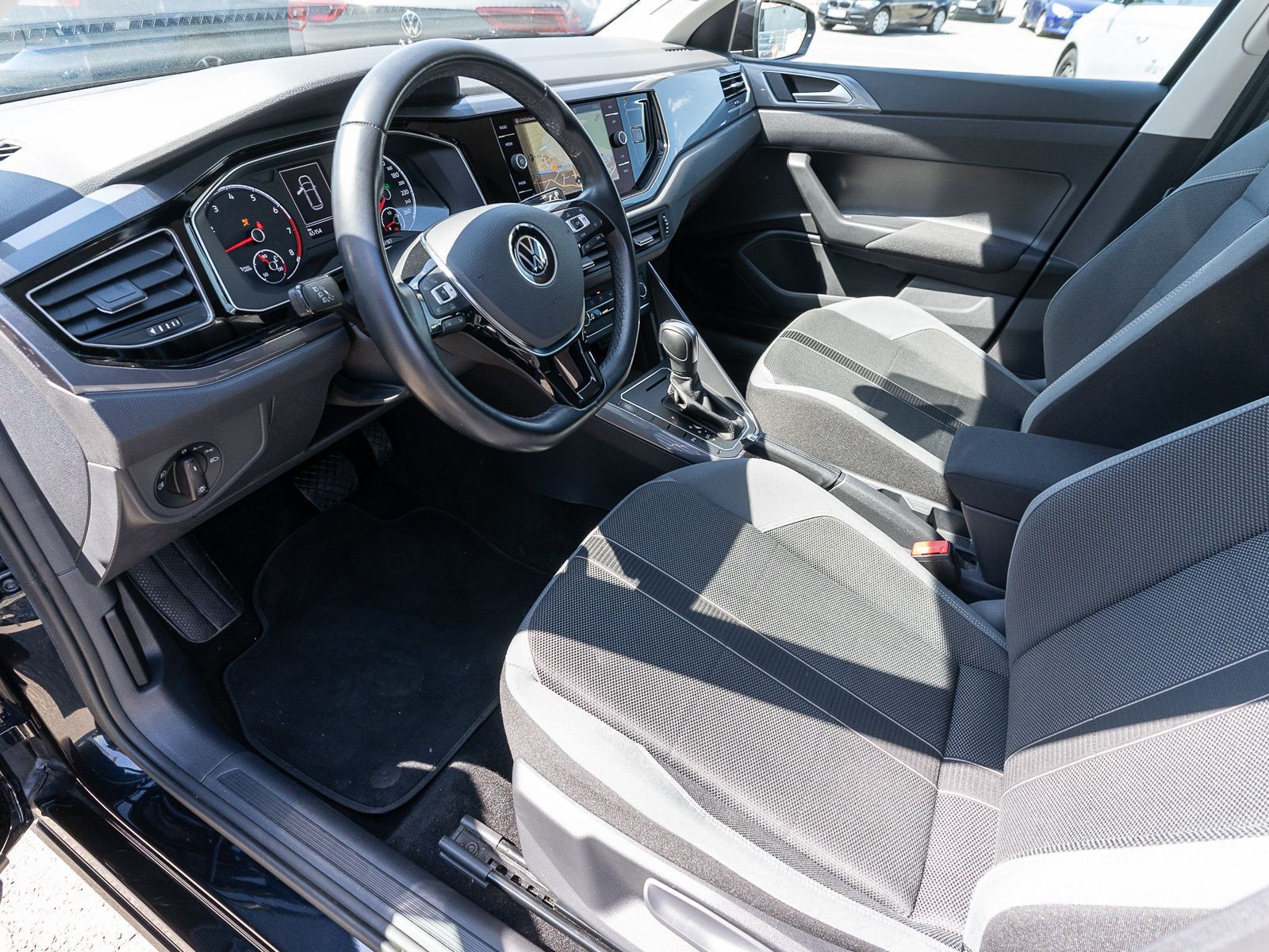 Volkswagen Polo Highline 1,0 TSI DSG - Samsaru's Car Outlet