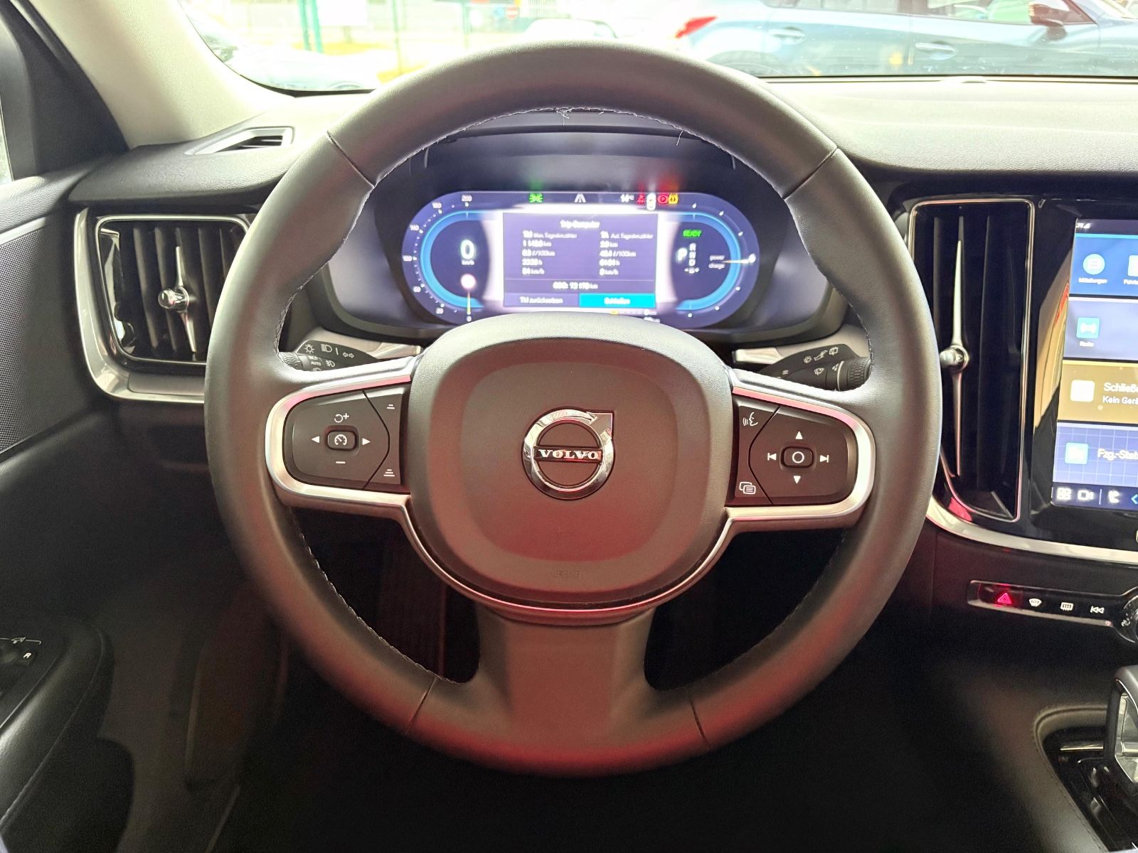 Volvo V60 T6 Kombi Core Recharge Plug-In Hybrid AWD