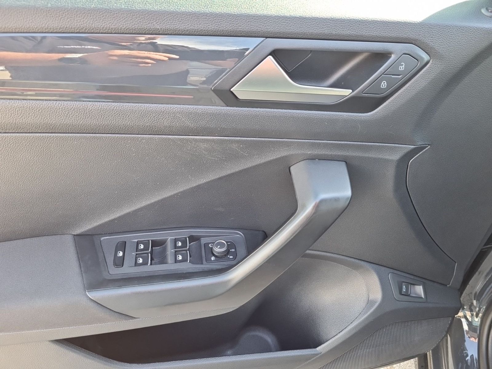 Volkswagen T-Roc 2.0 TDI Sport 4Motion - Samsaru's Car Outlet