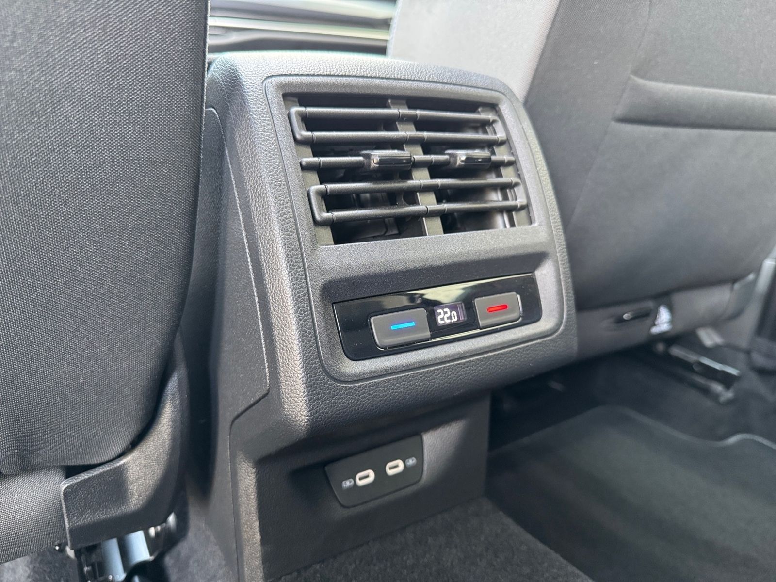 Volkswagen Golf VIII 2.0 TDI United DSG - Samsaru's Car Outlet