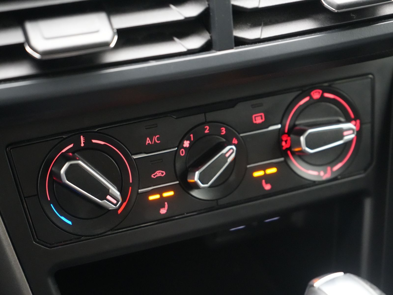 Volkswagen Polo Comfortline DSG - Samsaru's Car Outlet