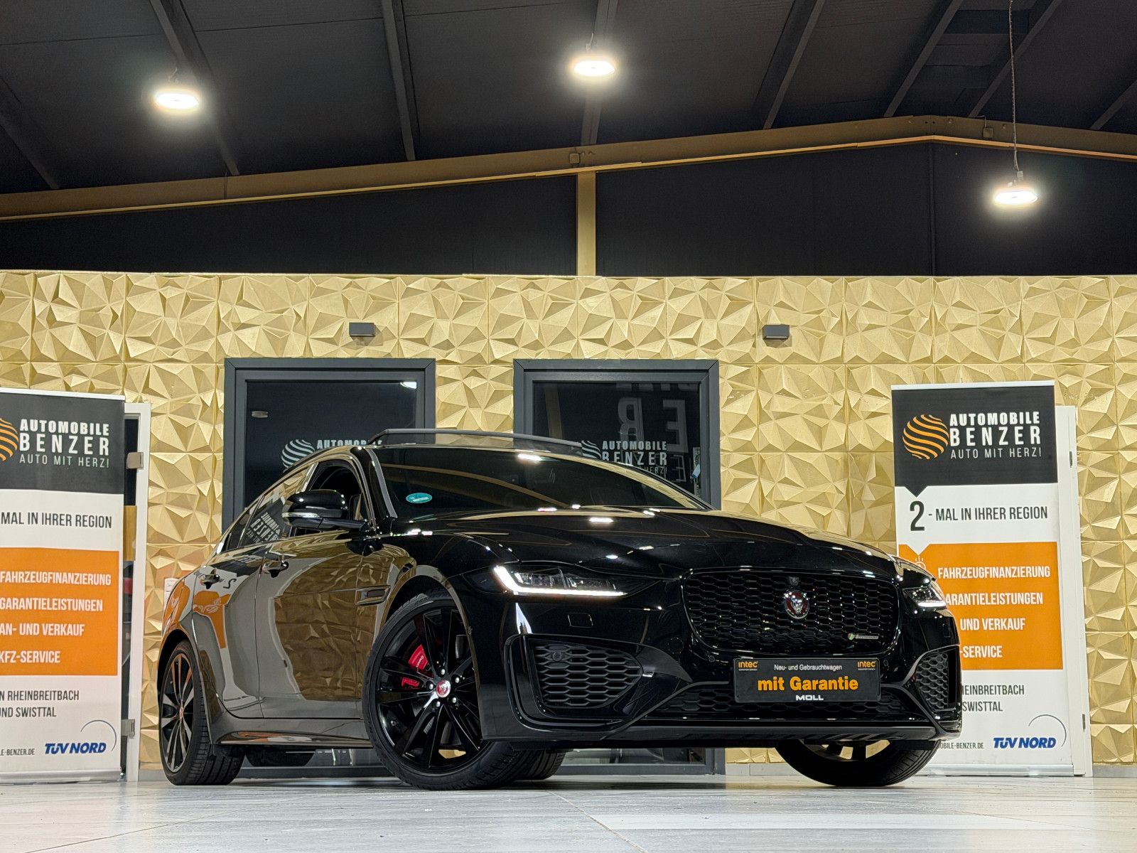 Jaguar XE R-Dynamic Black/PANO/360''KAM/MERIDIAN/LED