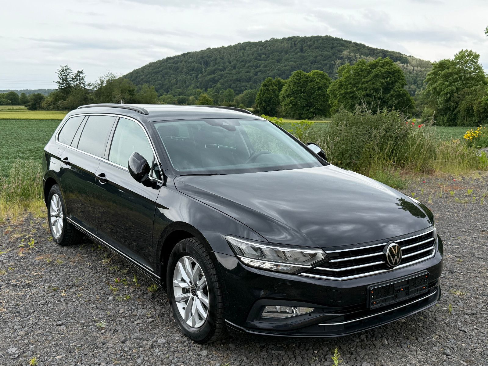 Volkswagen Passat Variant Business - Samsaru's Car Outlet