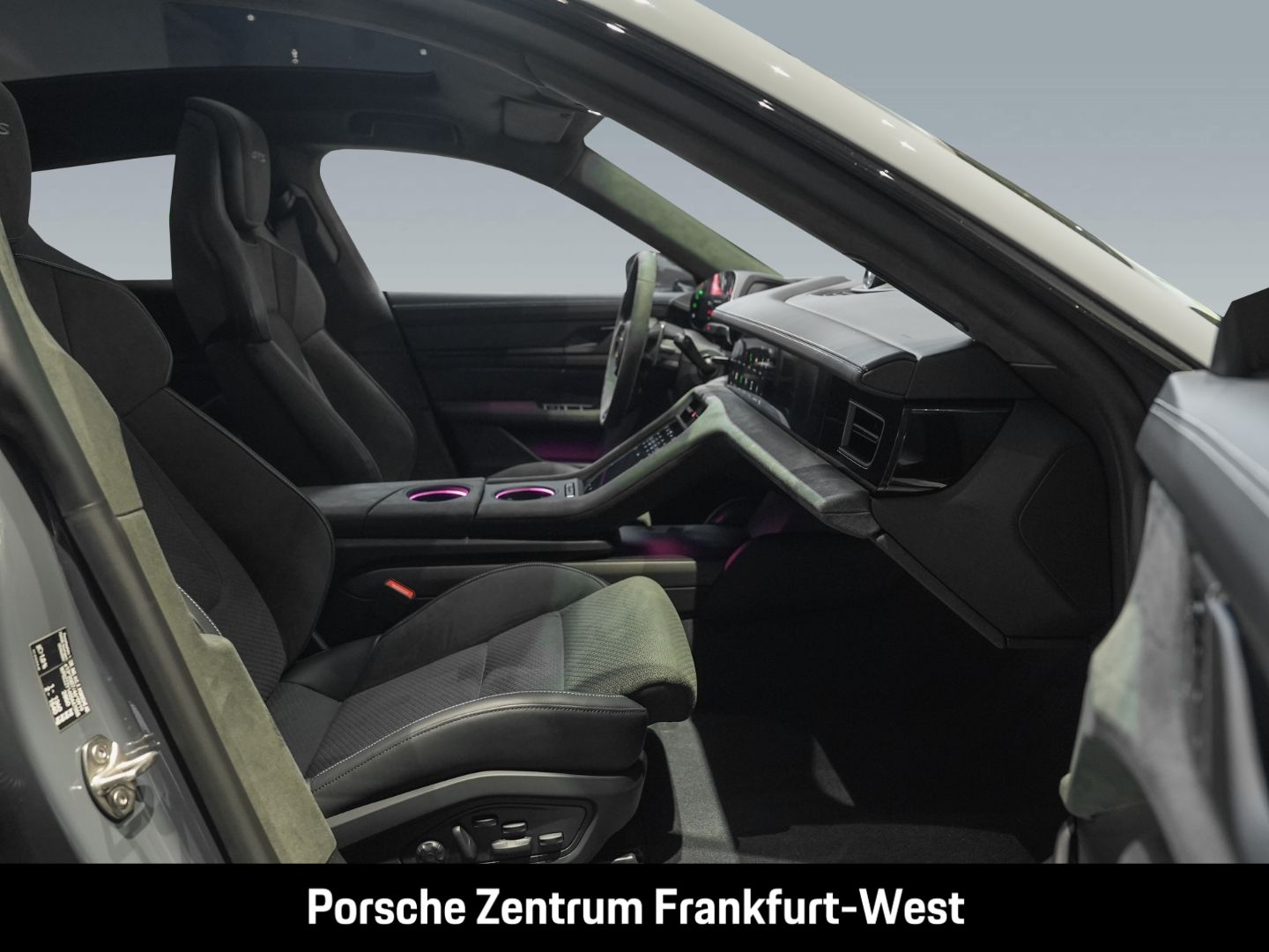 Porsche Taycan GTS Hinterachslenkung 21-Zoll Panoramadac