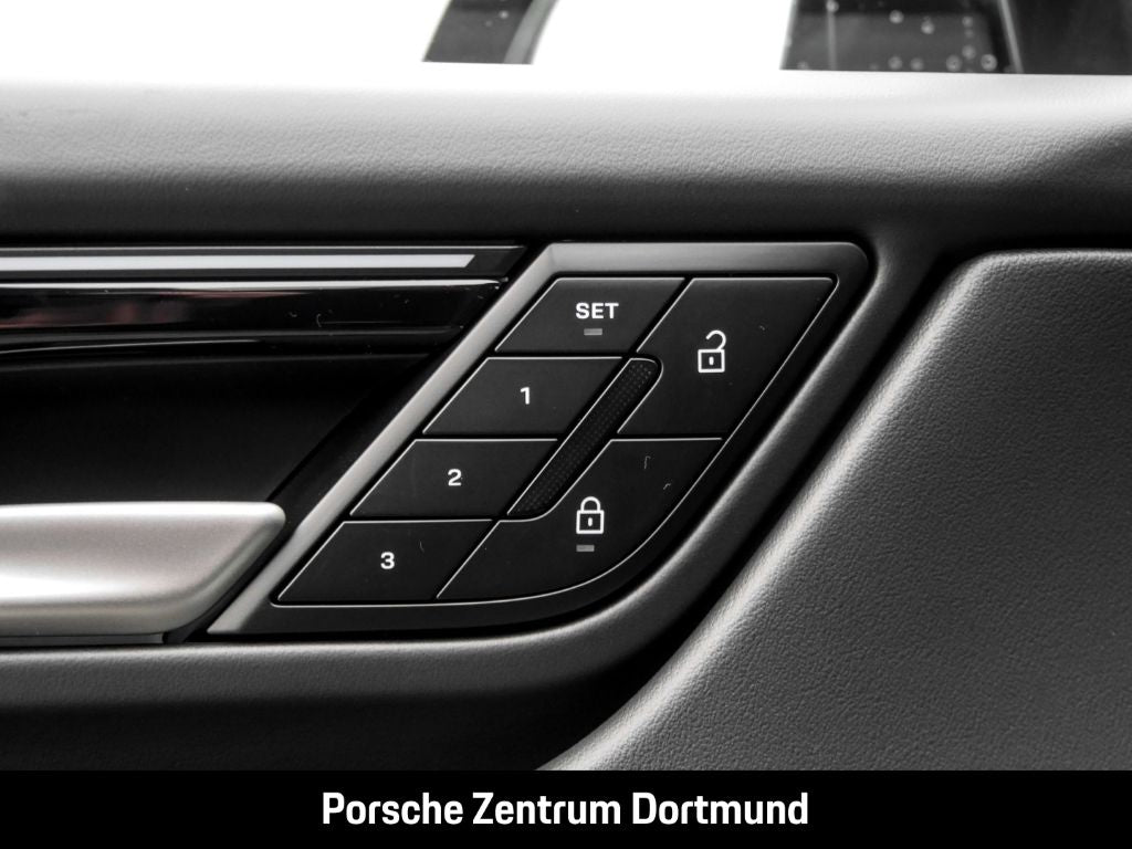 Porsche Macan - Samsaru's Car Outlet