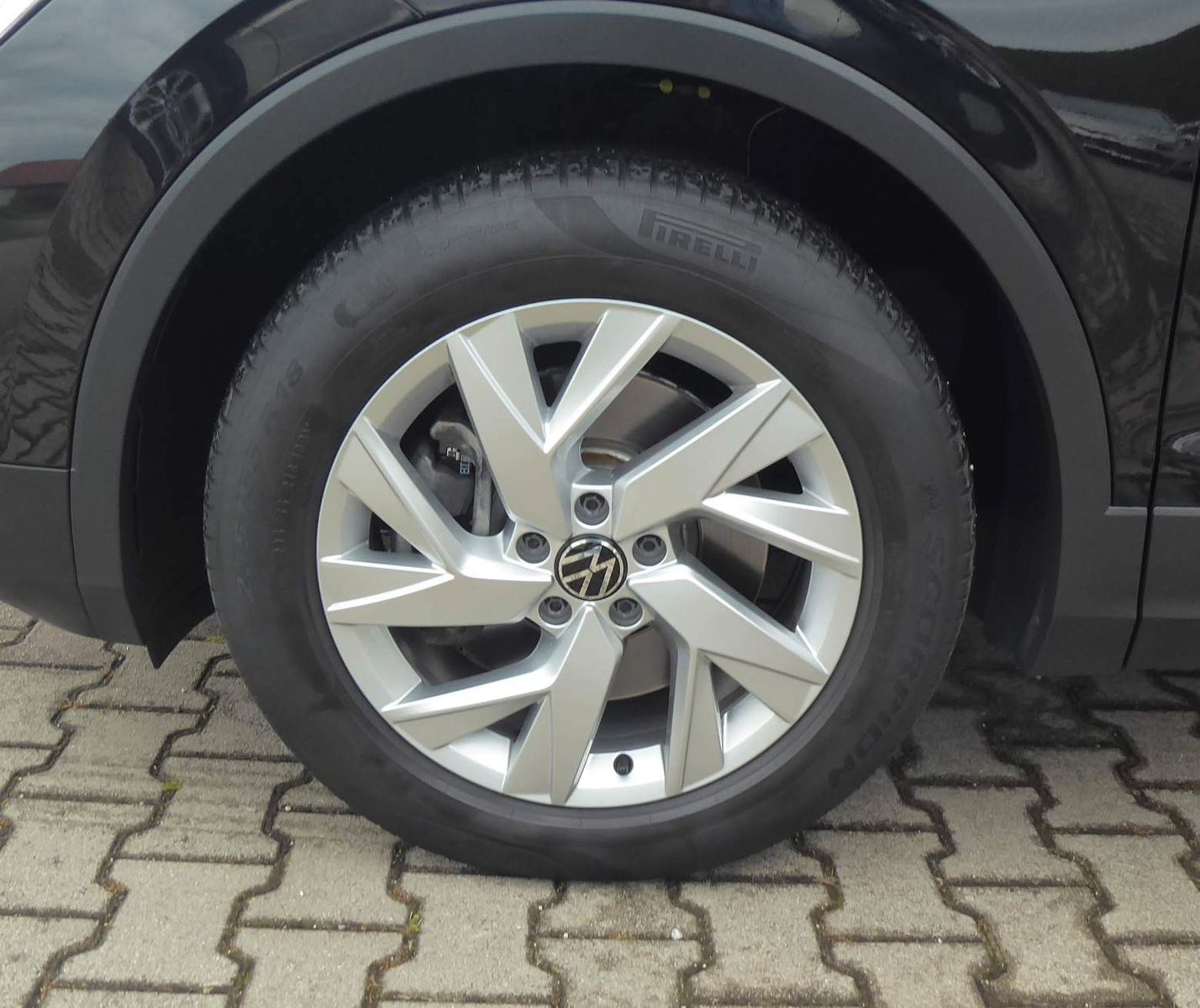 Volkswagen Tiguan Life 4Motion 2.0 TDI - Samsaru's Car Outlet