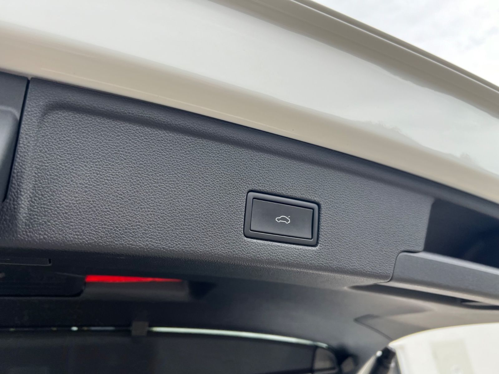 Volkswagen Touareg 4M eHybrid - Samsaru's Car Outlet