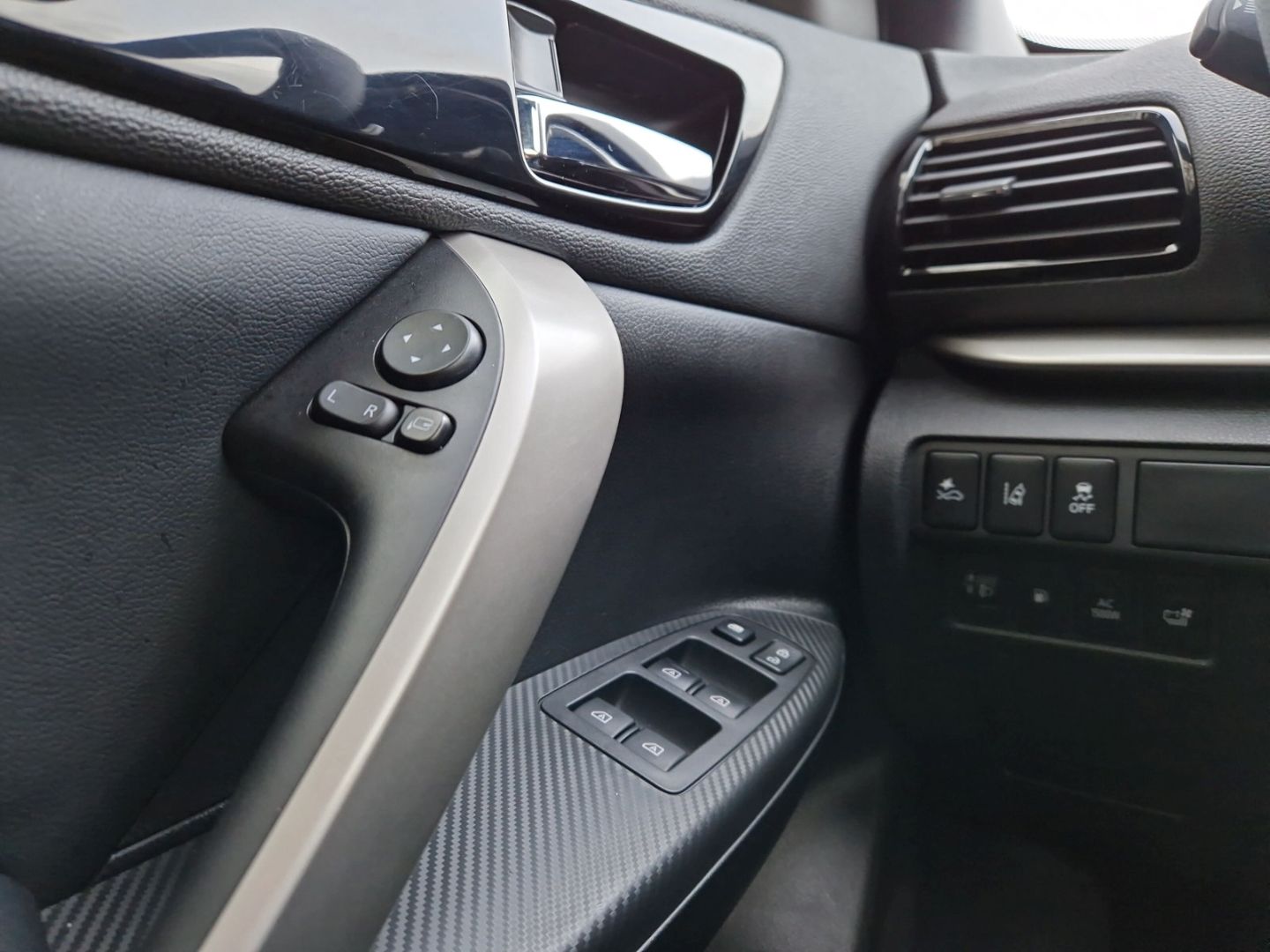 Mitsubishi Eclipse Cross Plug-In Hybrid Select Black AHK WR