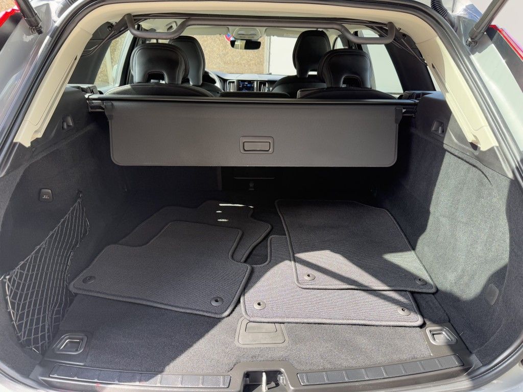 Volvo XC60 B4 B Core - Samsaru's Car Outlet