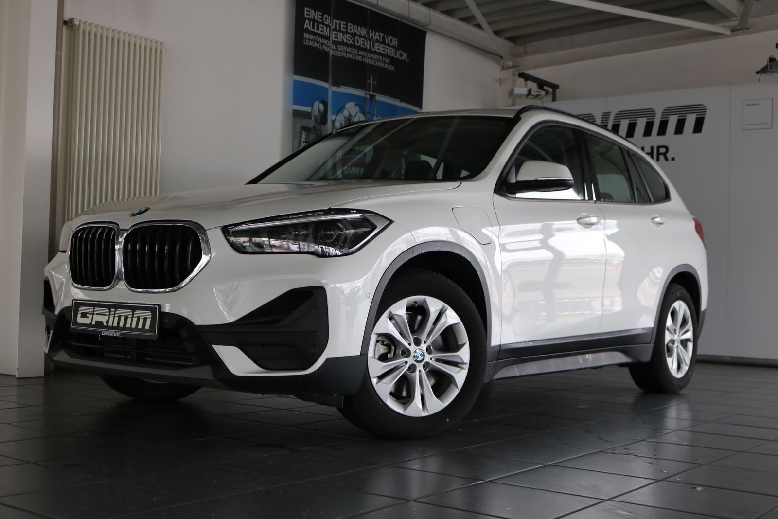 BMW X1 xDrive25e Advantage - Samsaru's Car Outlet