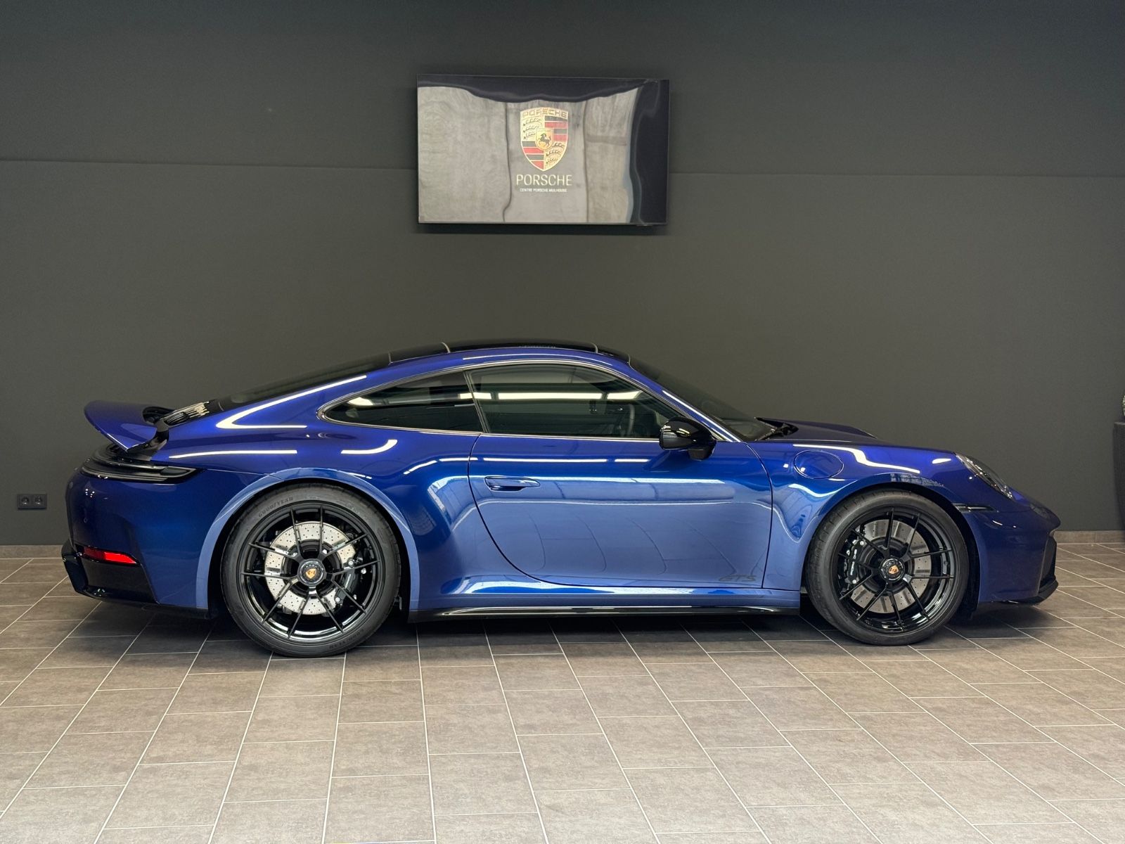 Porsche 911 Carrera GTS T-Hybrid - Samsaru's Car Outlet