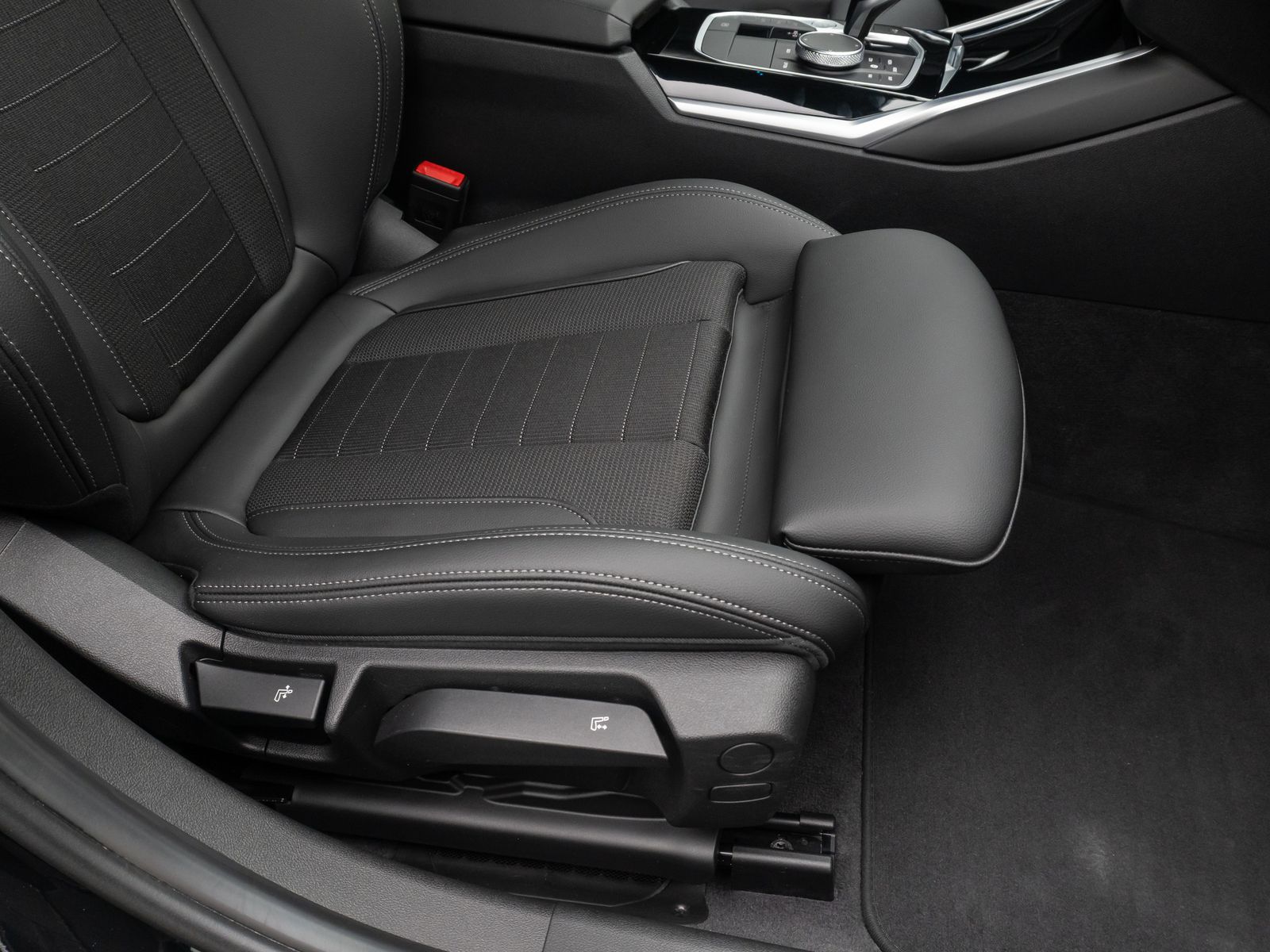 BMW 320e Sport Line - Samsaru's Car Outlet